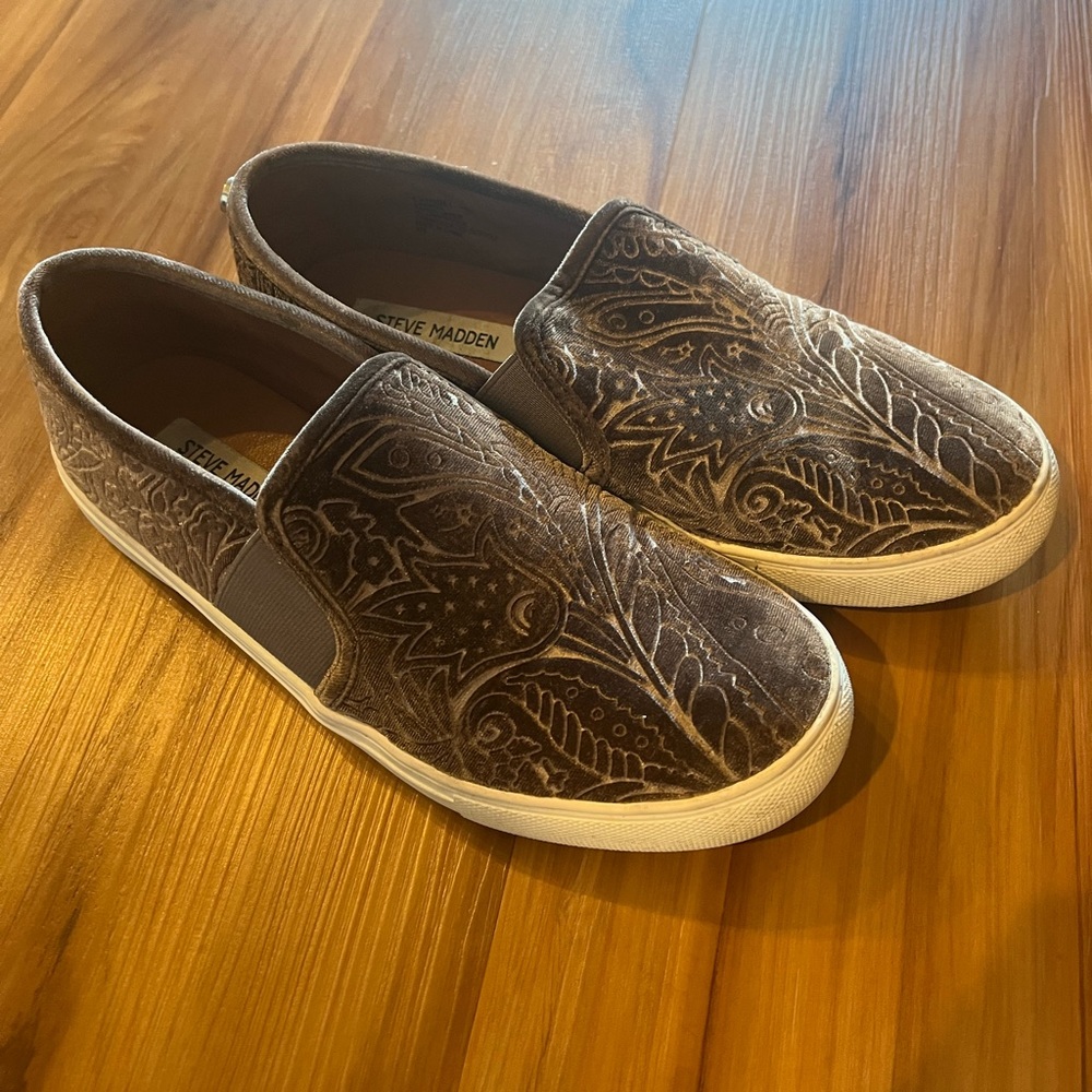 Steve Madden slide sneakers. Size 9.